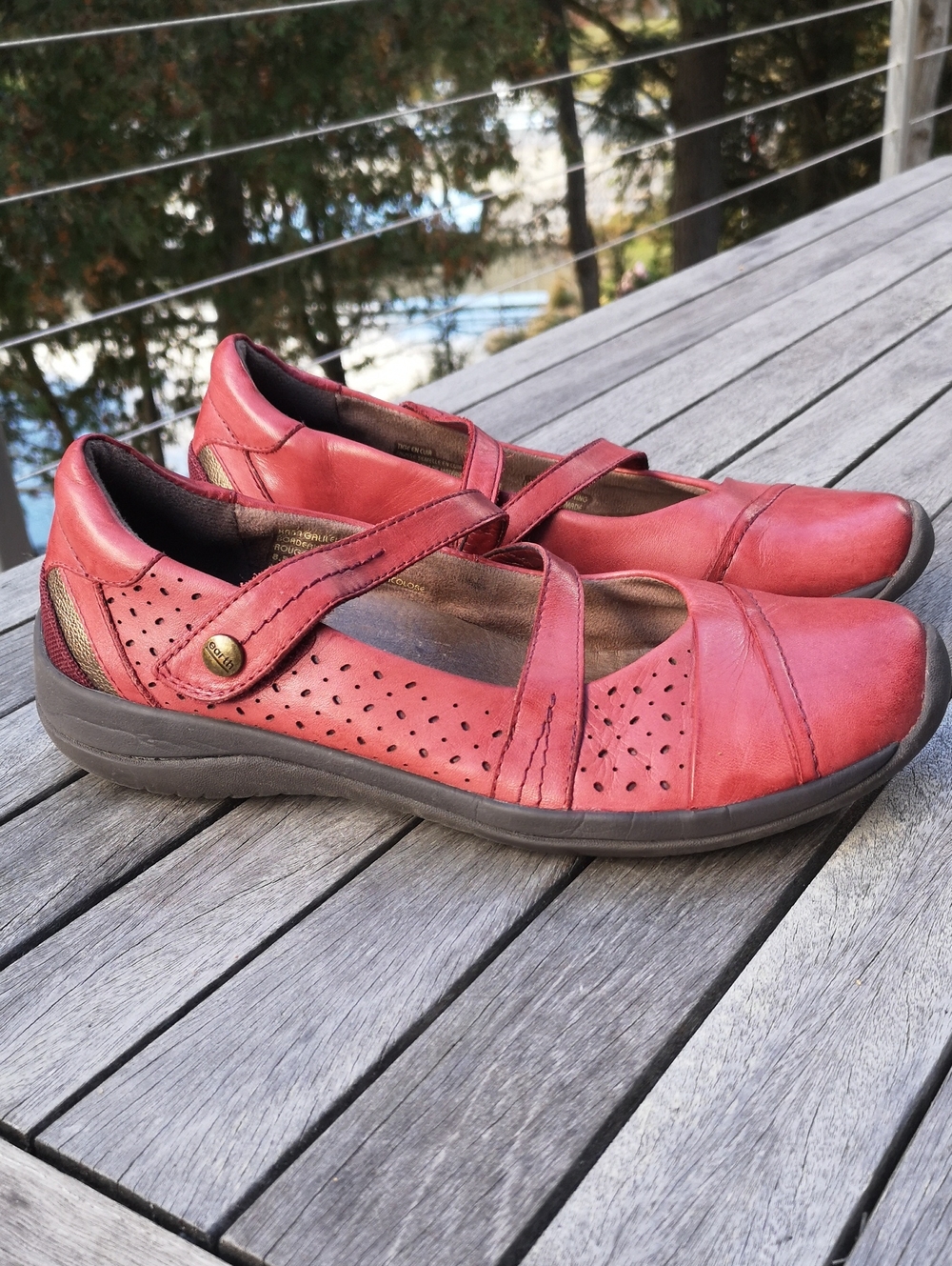 Earth Shoes red leather strappy flats